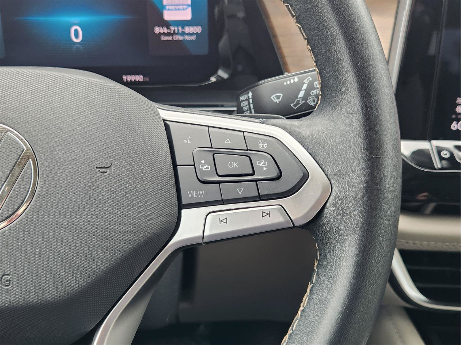 Used 2024 Volkswagen Atlas SE w/ Black Wheel Package FWD image 29