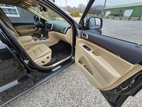 Used 2016 Jeep Grand Cherokee Limited w/ Luxury Group II image 31