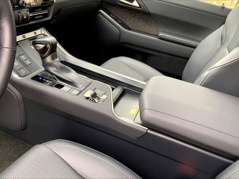 Used 2024 Lexus GX 550 w/ Accessory Package (2T) AWD/4WD image 16