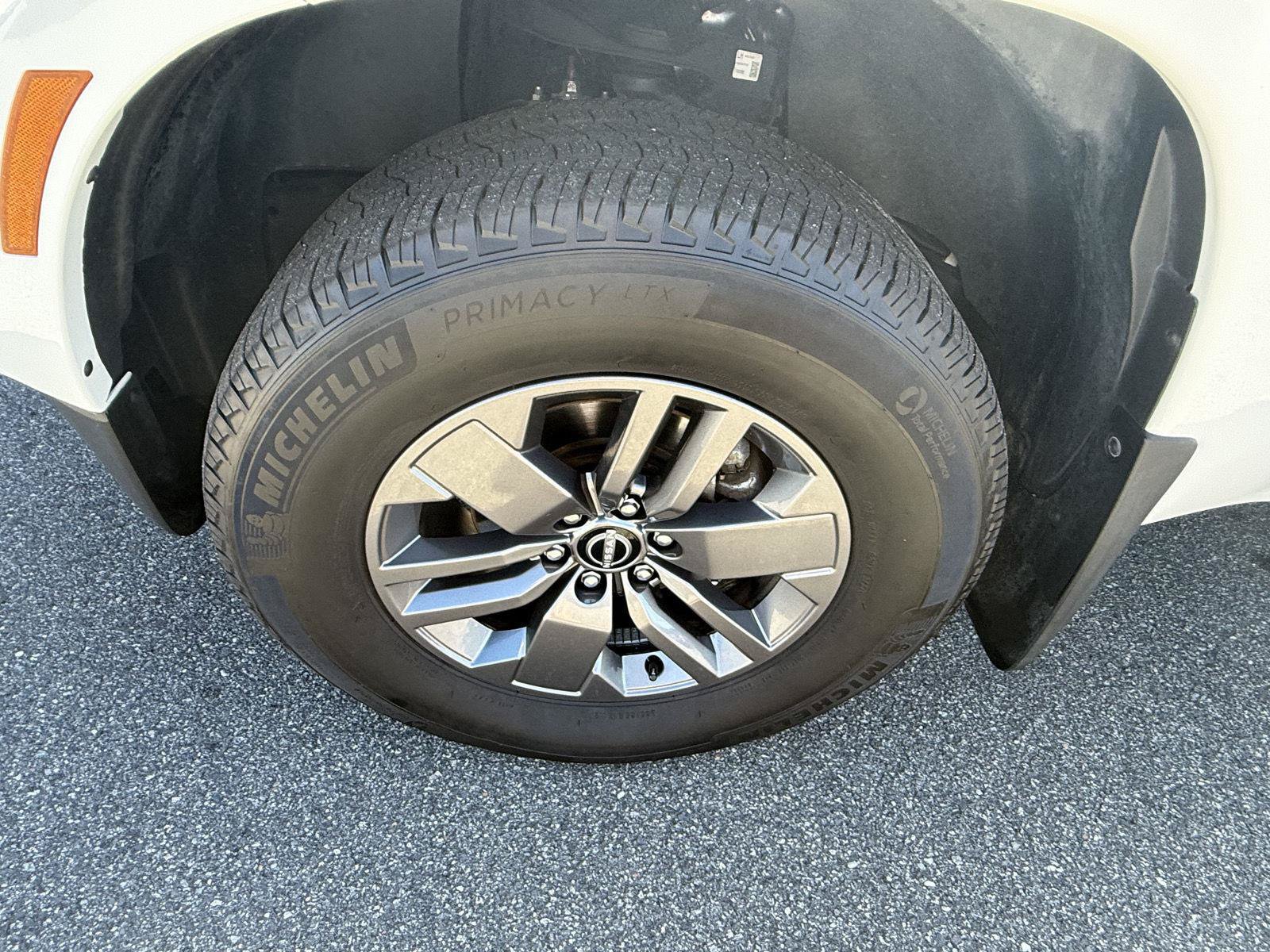 Used 2025 Nissan Frontier SV AWD/4WD image 27