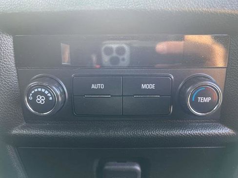 Used 2023 Chevrolet Traverse LT image 22