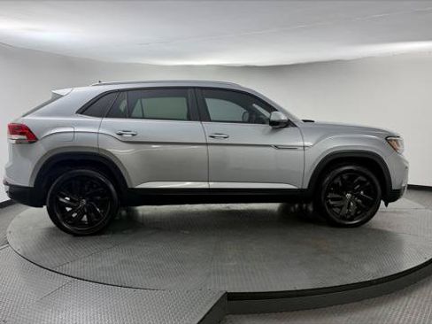 Used 2023 Volkswagen Atlas Cross Sport SE w/ Panoramic Sunroof Package FWD image 9
