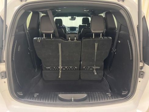 Used 2025 Chrysler Pacifica Select FWD image 40