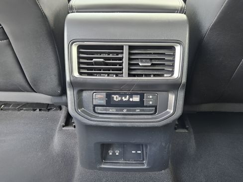 Used 2025 Volkswagen Atlas SE FWD image 11