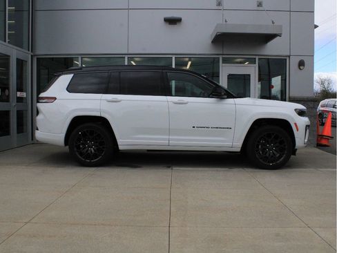 New 2026 Jeep Grand Cherokee L Summit w/ Obsidian Package AWD/4WD image 4