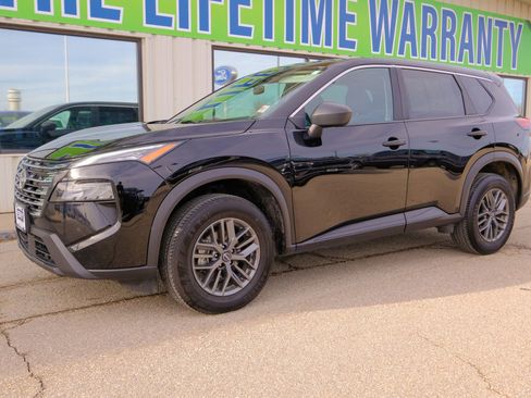 Used 2024 Nissan Rogue S image 2