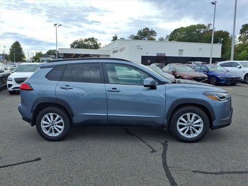 Used 2023 Toyota Corolla Cross LE image 6