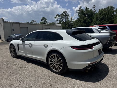Used 2018 Porsche Panamera 4 AWD/4WD image 1