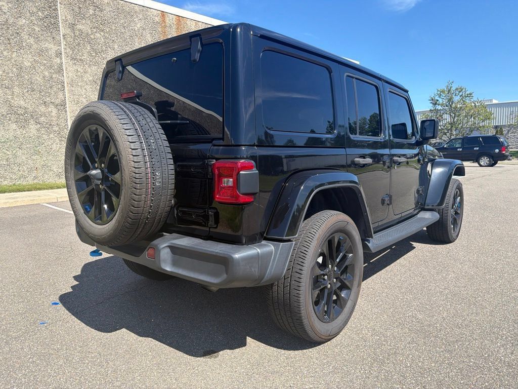 Used 2022 Jeep Wrangler Unlimited Sahara w/ Cold Weather Group AWD/4WD image 7