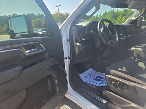 Used 2025 Chevrolet Silverado 3500 LT w/ Safety Package AWD/4WD image 6