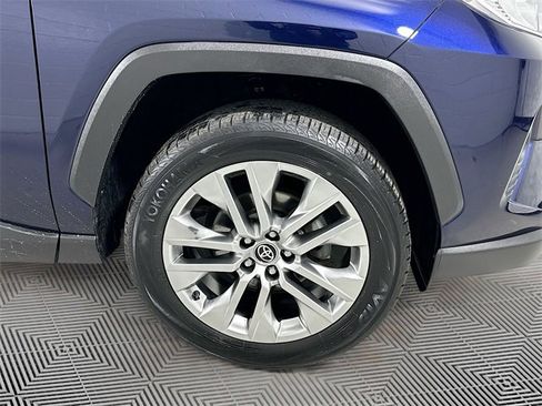 Used 2021 Toyota RAV4 XLE Premium image 24