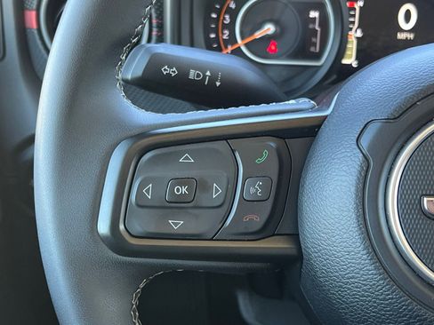 Used 2025 Jeep Wrangler Rubicon image 26