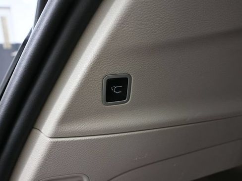 Used 2024 Chrysler Pacifica Touring-L FWD image 40