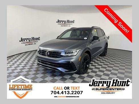 Used 2024 Volkswagen Tiguan SE R-Line image 1