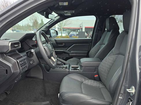 Used 2025 Toyota 4Runner TRD Off-Road Premium AWD/4WD image 25