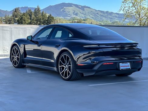 Used 2024 Porsche Taycan image 3
