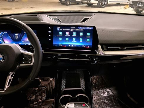 Certified 2025 BMW X2 xDrive28i w/ Technology Package image 7