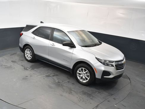 Used 2022 Chevrolet Equinox LS w/ LS Convenience Package AWD/4WD image 26
