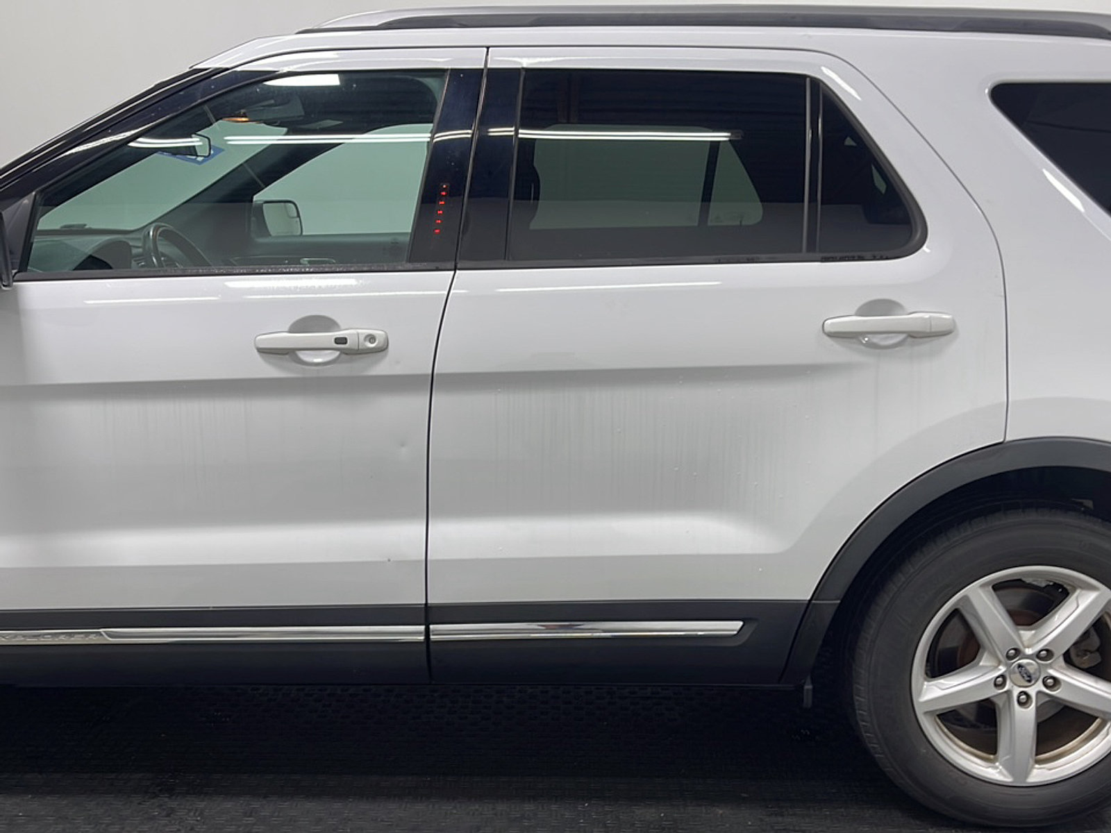 Used 2018 Ford Explorer XLT FWD image 13