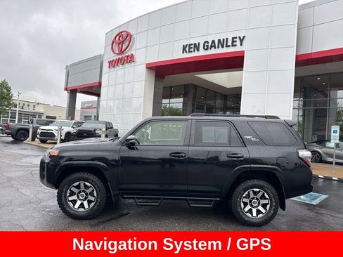 Used 2020 Toyota 4Runner TRD Off-Road Premium w/ Moonroof Package AWD/4WD image 3
