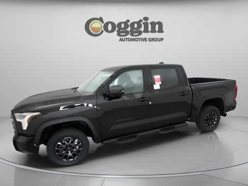 New 2026 Toyota Tundra SR5 w/ SR5 Convenience Package AWD/4WD image 4