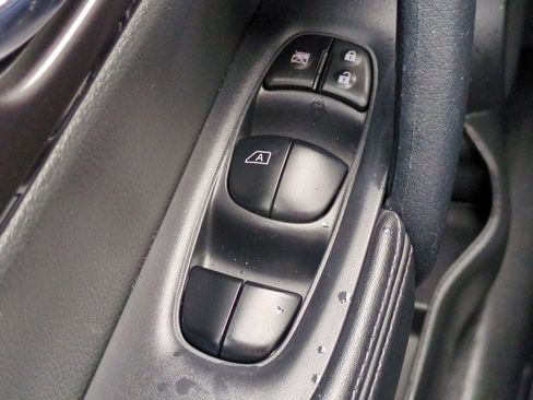 Used 2019 Nissan Rogue SV image 24