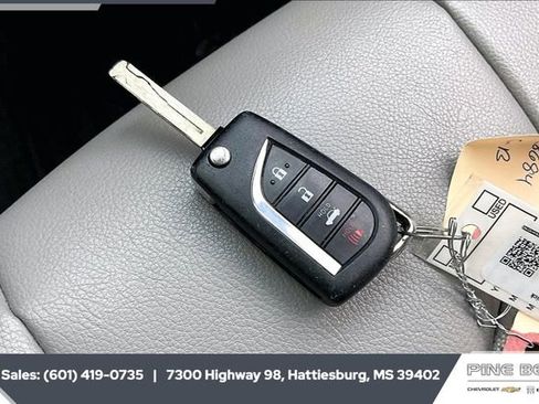 Used 2021 Toyota Camry SE image 9