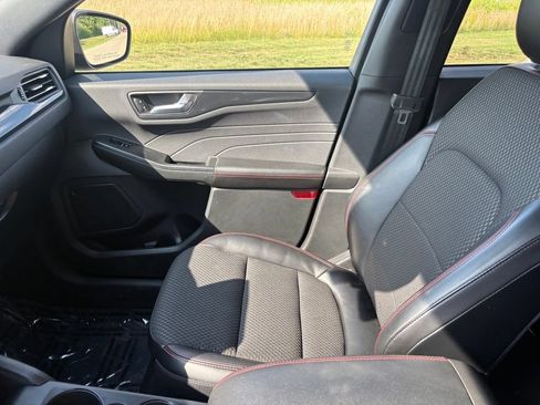 Used 2023 Ford Escape ST-Line Select AWD/4WD image 16
