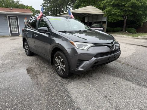 Used 2018 Toyota RAV4 LE w/ All Weather Liner Package FWD image 3