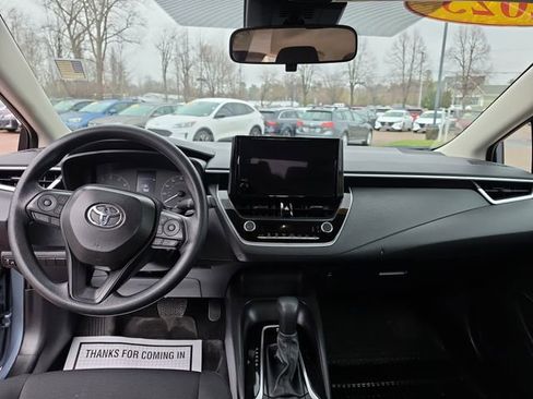 Used 2025 Toyota Corolla LE image 12