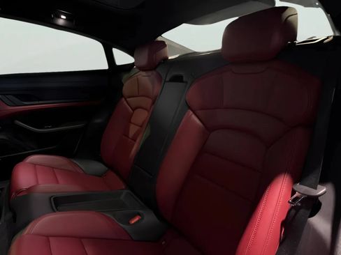 Used 2022 Porsche Taycan RWD image 17