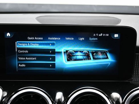 Used 2022 Mercedes-Benz GLB 250 w/ Premium Package Lite image 31