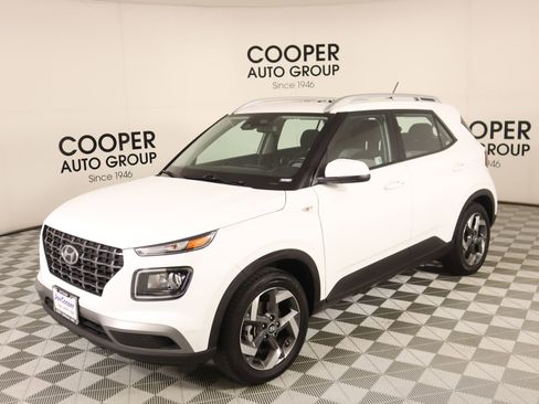 Used 2025 Hyundai Venue SEL image 9
