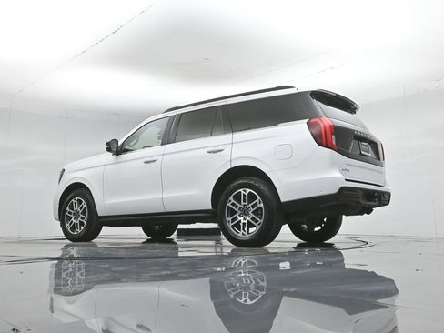 Used 2025 Ford Expedition Active AWD/4WD image 57