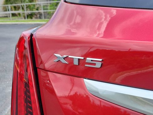 Certified 2022 Cadillac XT5 Premium Luxury w/ LPO, Premium Carpet Package FWD image 27