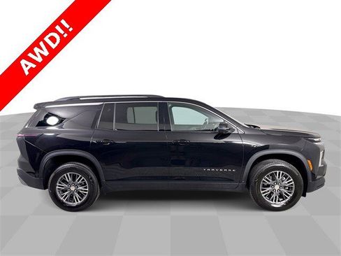 Used 2024 Chevrolet Traverse LT image 9