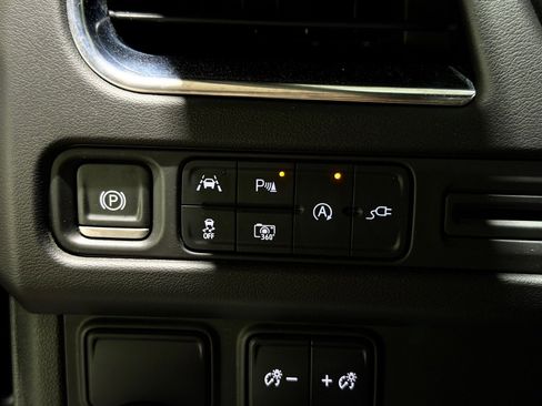 Used 2022 Chevrolet Tahoe LT w/ Luxury Package RWD image 35