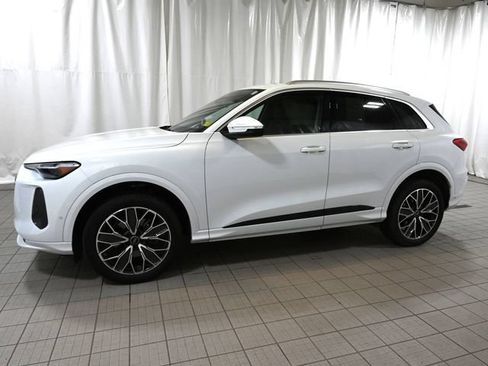 Used 2025 Audi Q5 Premium Plus w/ Premium Plus AWD/4WD image 9