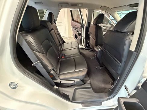Used 2023 Nissan Pathfinder SL AWD/4WD image 48