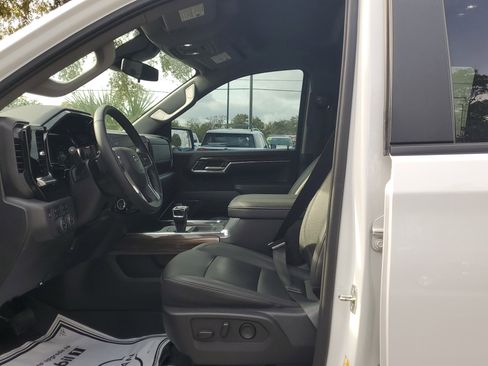 Used 2024 Chevrolet Silverado 1500 LT Trail Boss w/ Convenience Package II image 19