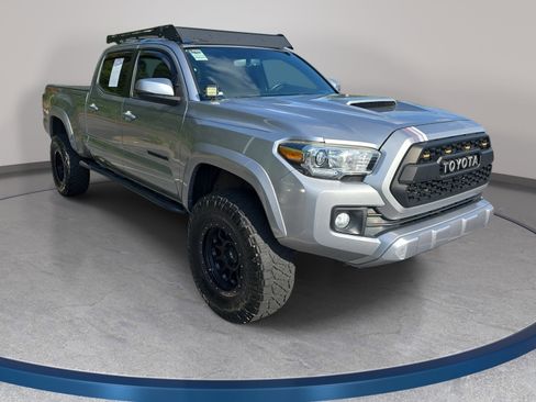 Used 2017 Toyota Tacoma TRD Sport w/ Premium & Technology Package AWD/4WD image 3