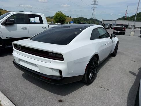 Used 2024 Dodge Charger Daytona R/T w/ Plus Group AWD/4WD image 15