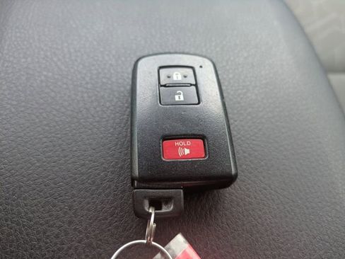Used 2022 Toyota Tacoma TRD Sport w/ Technology Package RWD image 31