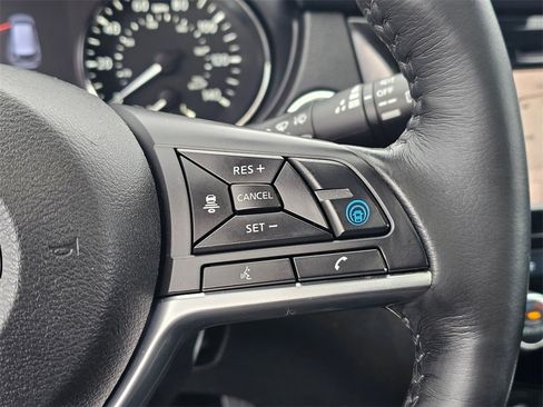 Used 2018 Nissan Rogue SL w/ Premium Package image 36