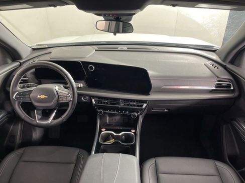 Used 2025 Chevrolet Traverse LT image 16