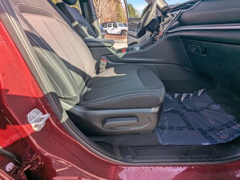 Used 2024 Jeep Grand Cherokee L Laredo w/ Trailer Tow Package image 15