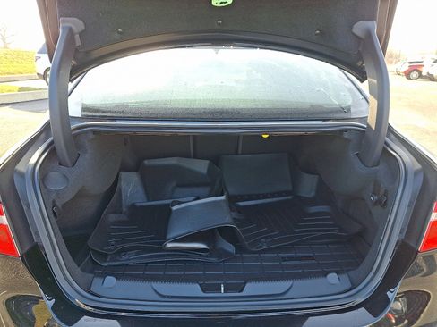 Used 2017 Jaguar XE Premium image 28