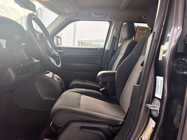 Used 2014 Jeep Patriot Latitude AWD/4WD image 14