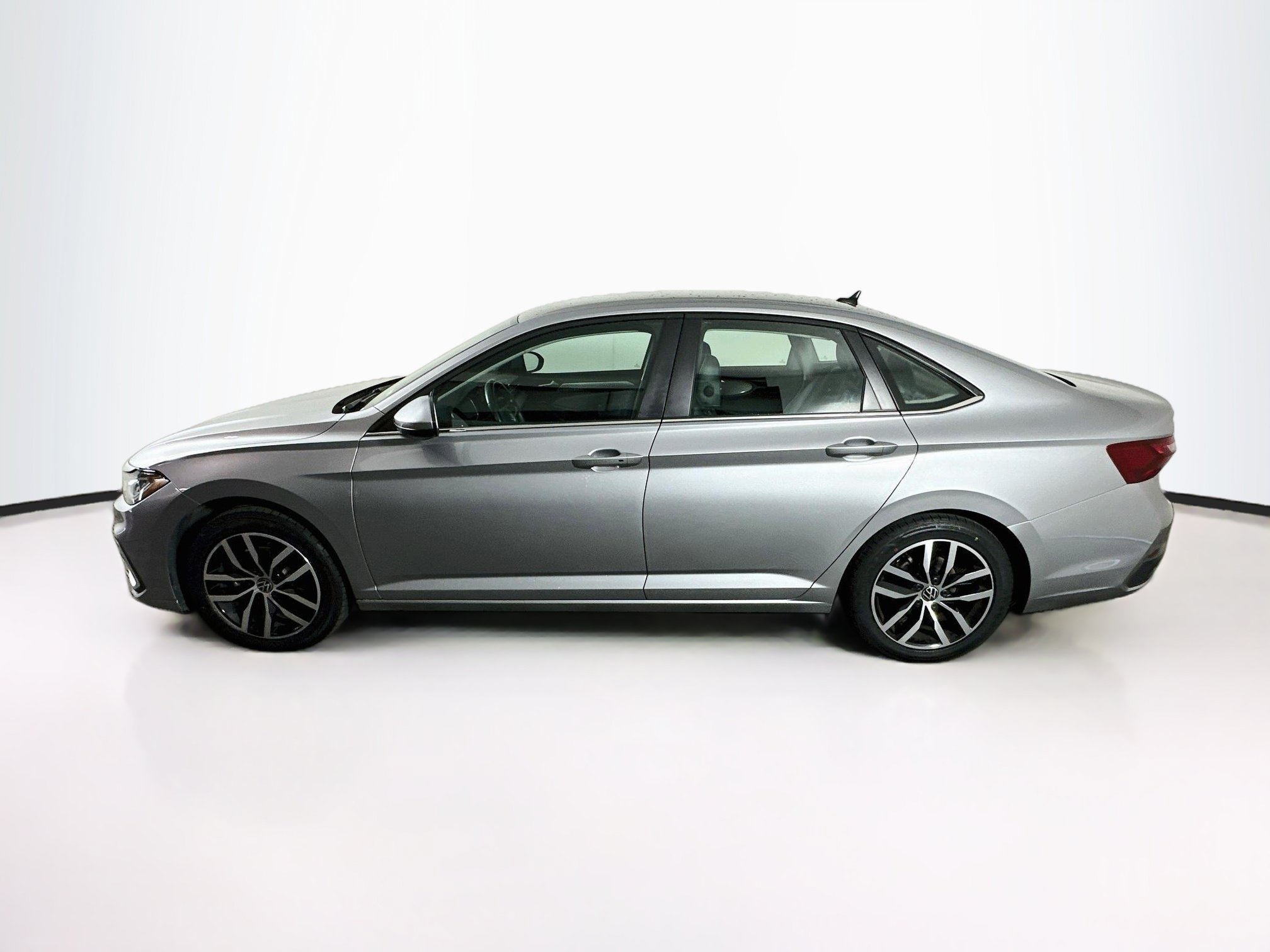 Used 2025 Volkswagen Jetta SE FWD image 4