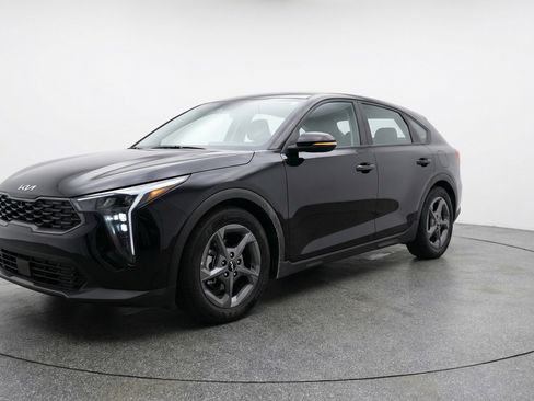 Used 2025 Kia K4 LXS FWD image 3